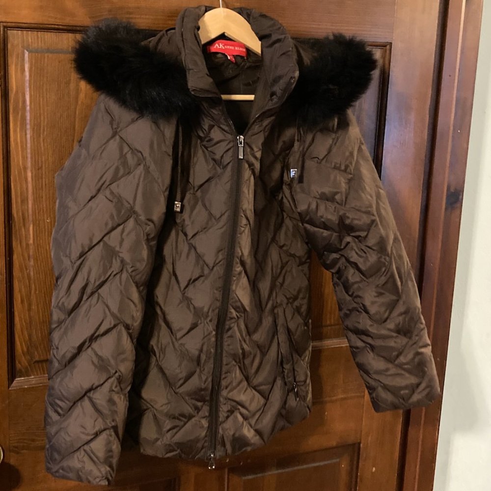 EUC Down Parka Jacket Coat Detachable Fur Trim Hood M Anne Klein AK Snow coat